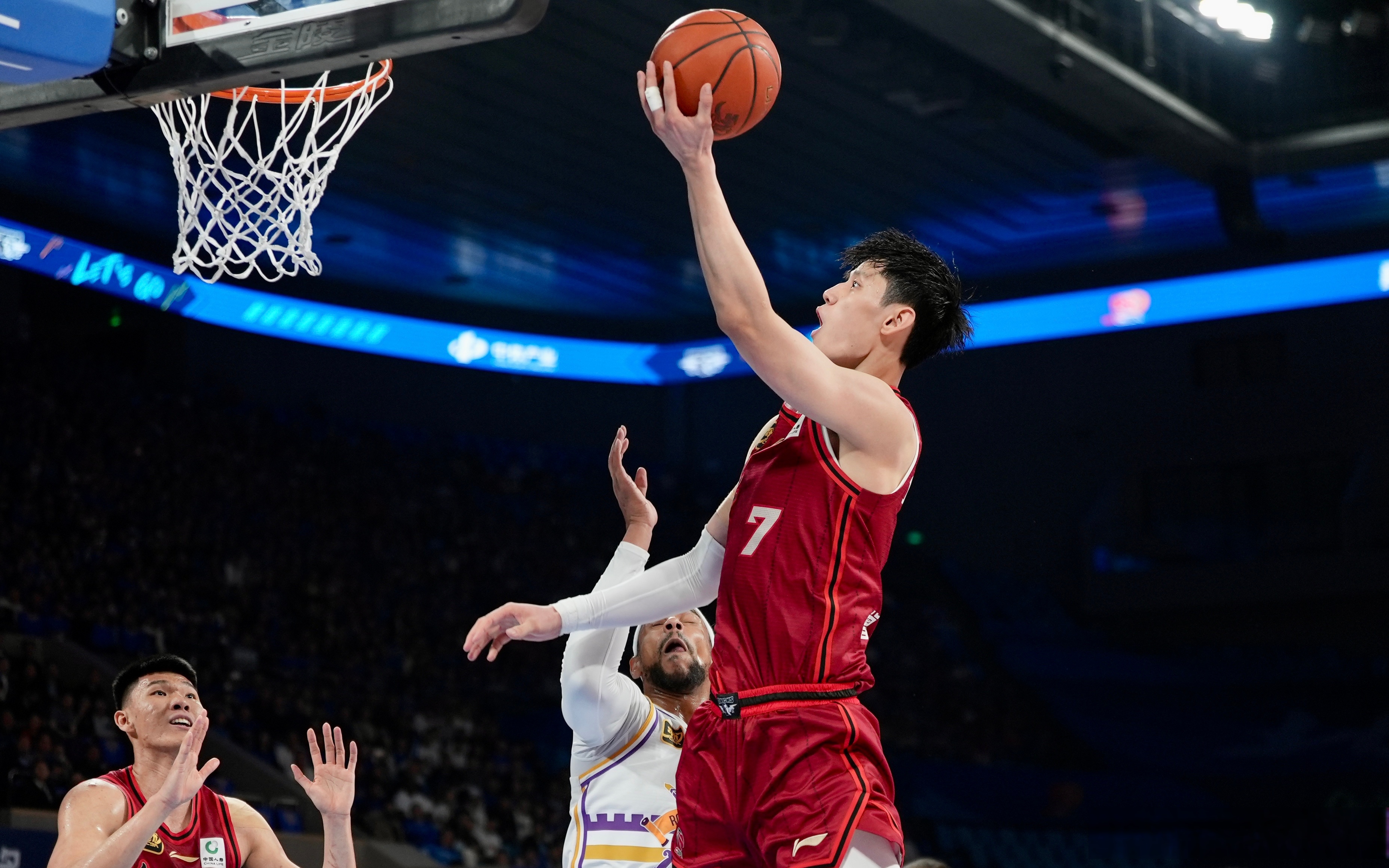 皇家社会训练开放日，清晨完成体检引欢呼，CBA季后赛在即，训练强度明显提升